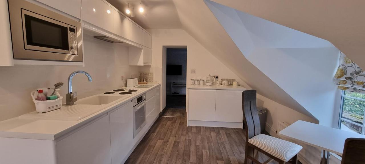 Modern And Spacious 2 Bedroom Apartment With Free Parking Llansantffraid Llansantffraid Glyn Ceiriog Exterior foto