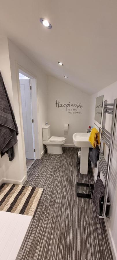 Modern And Spacious 2 Bedroom Apartment With Free Parking Llansantffraid Llansantffraid Glyn Ceiriog Exterior foto